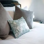 Stay At Neptune With Parking Space - Tv In Every Bedroom!