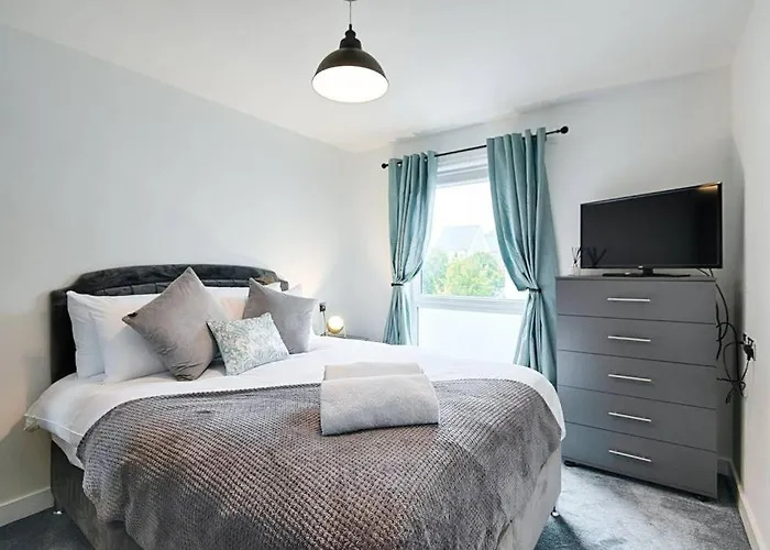 Stay At Neptune With Parking Space - Tv In Every Bedroom!