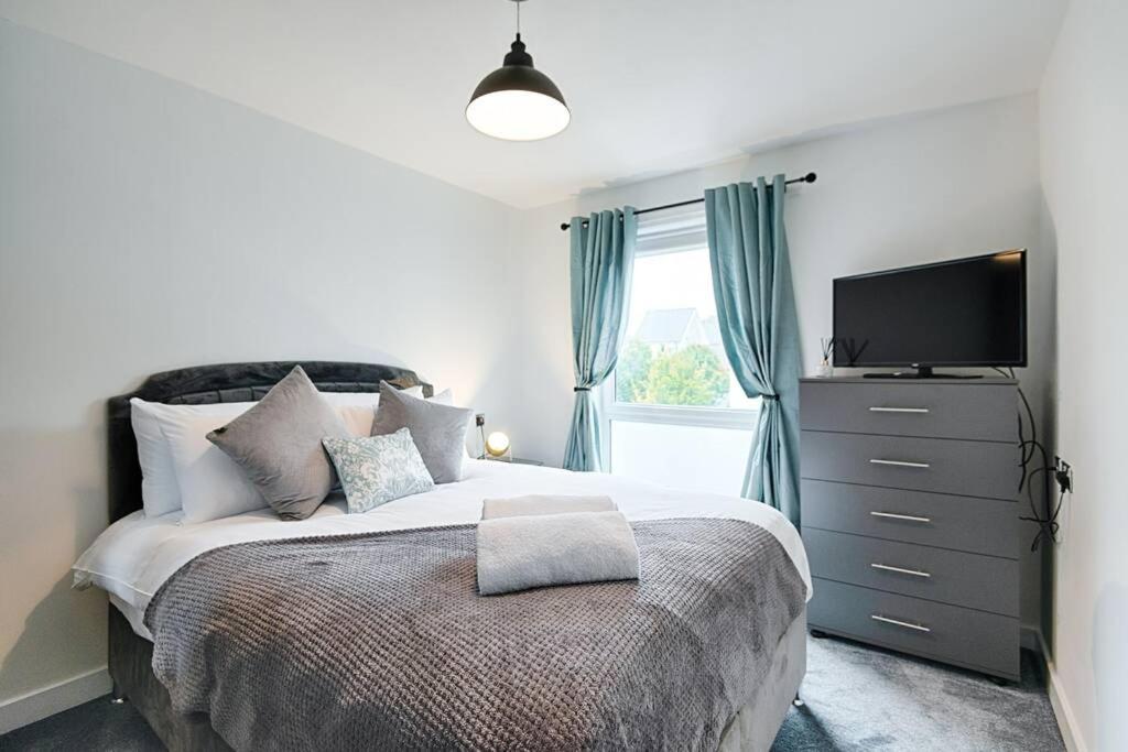At Neptune With Parking Space - Tv In Every Bedroom! *