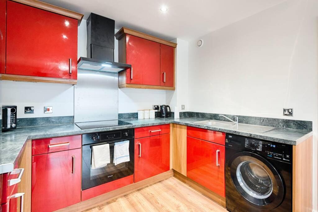 Apartment At Neptune With Parking Space - Tv In Every Bedroom! Swansea